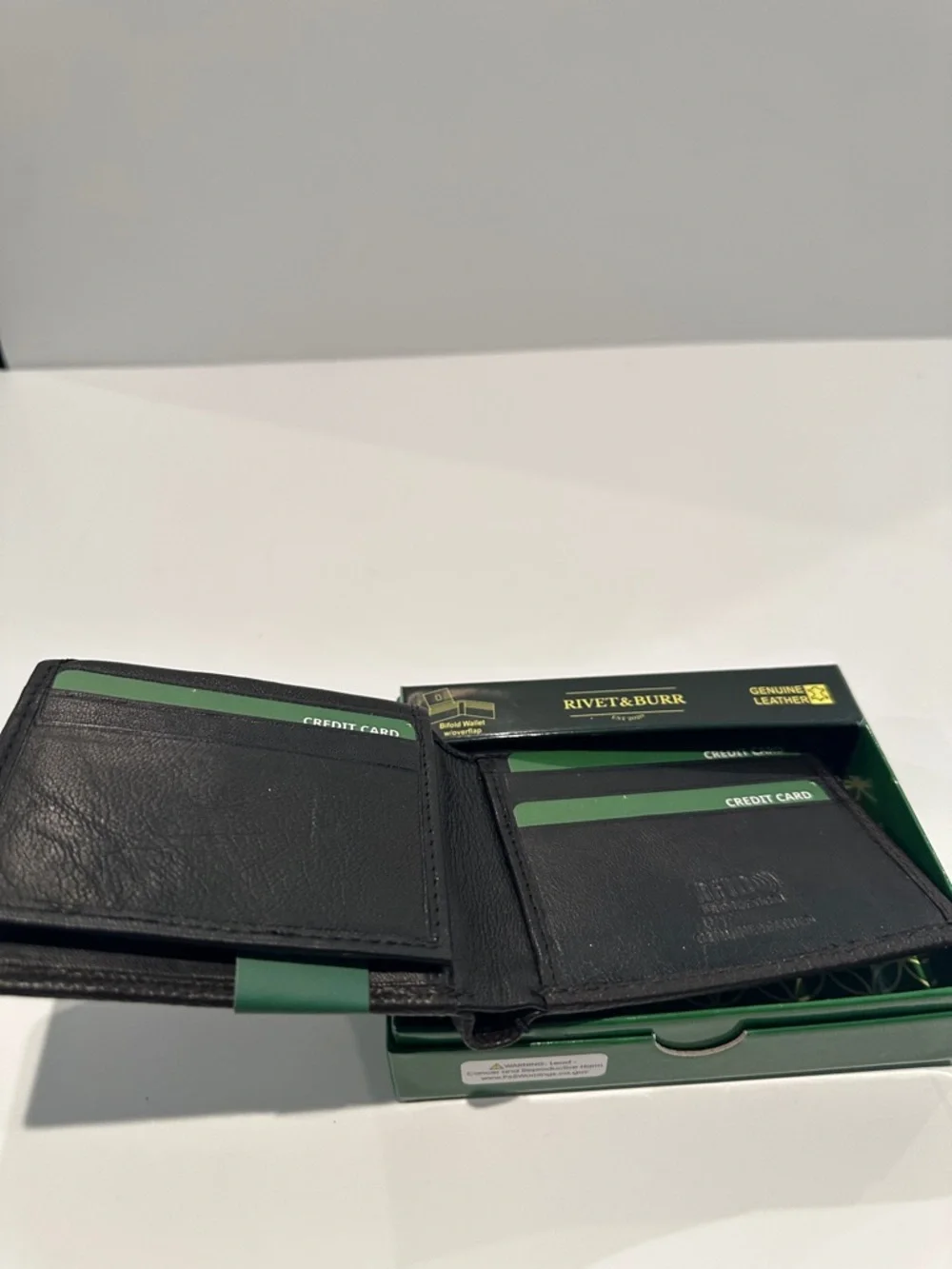 Rivet & Burr Black Genuine Leather Bi-Fold w/overlap RFID Blocket Wallet.